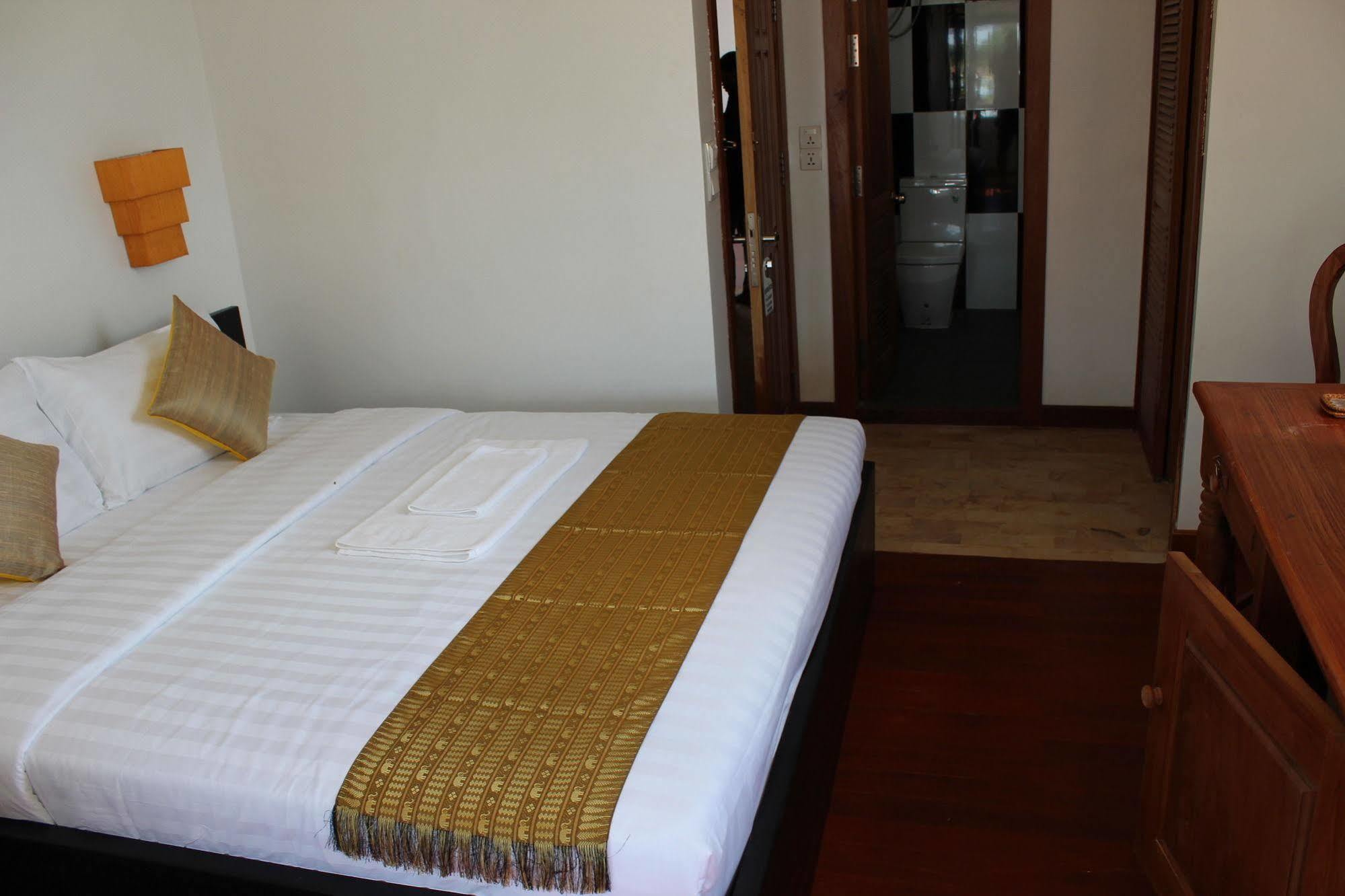 Hotel Baan Soksan Siem Reap Esterno foto